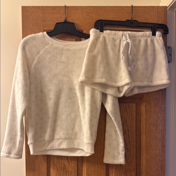 Cozy White Lounge Set - Picture 1 of 5